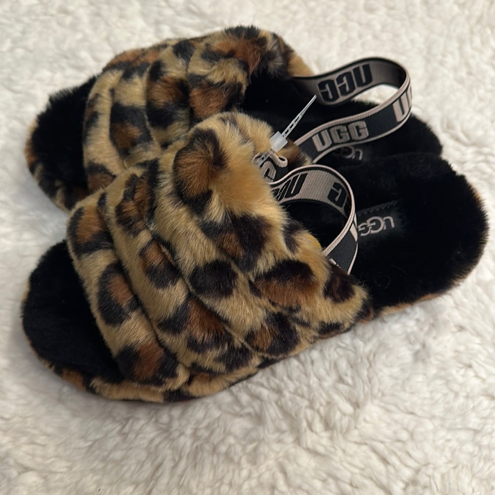 New!! Ugg Toddler size 3
UGG Leopard Printed Open Toe Slingback Sandals